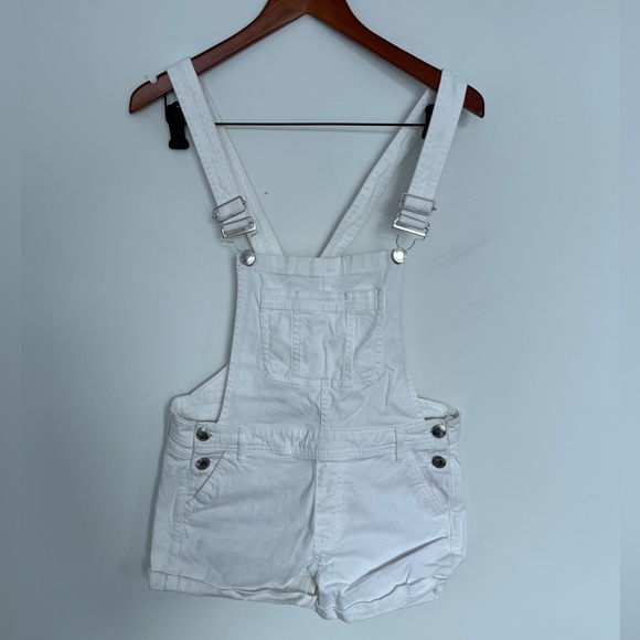 5/20$ White mini shorts Overalls size medium - Picture 2 of 7